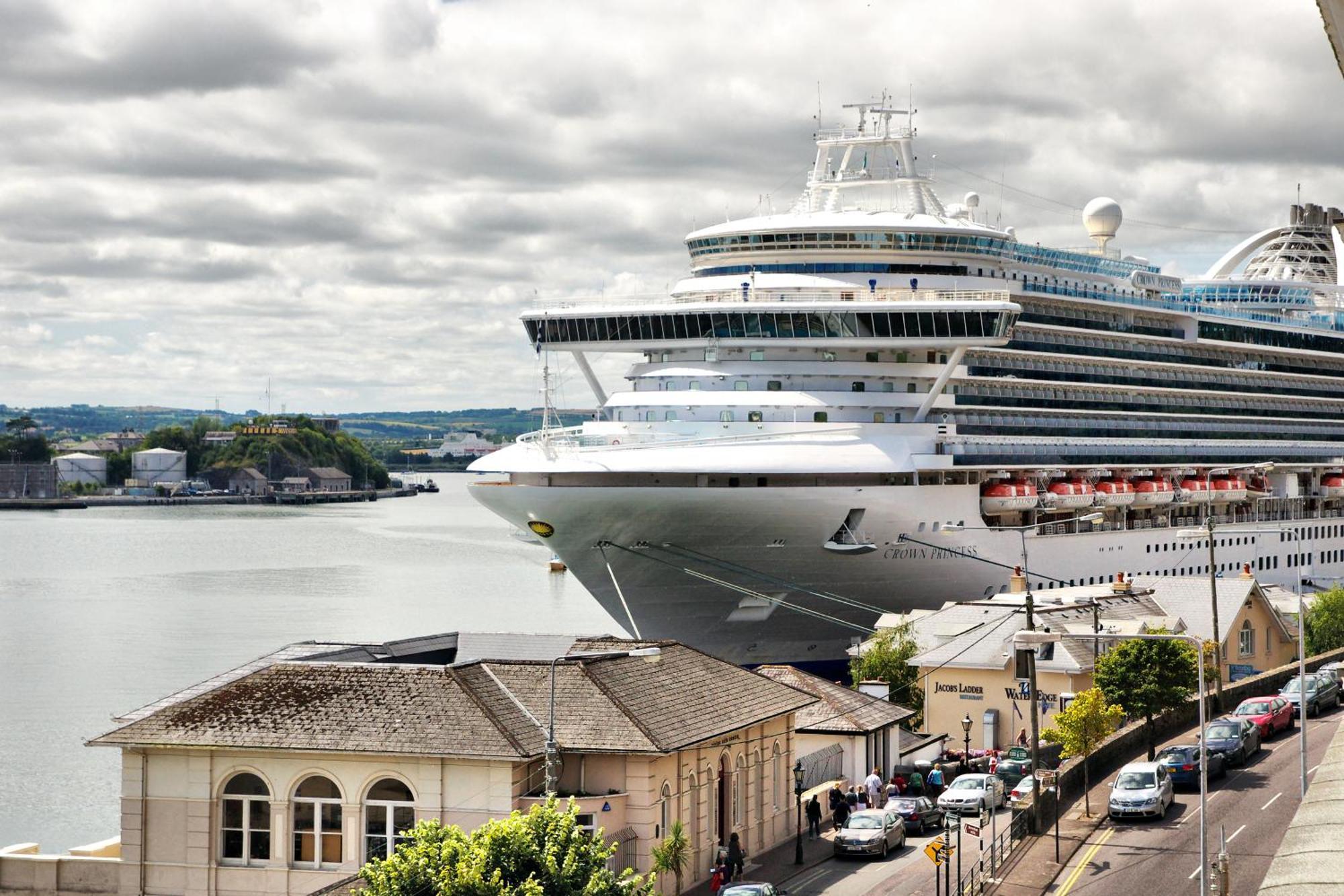Commodore Hotel Cobh Exterior foto