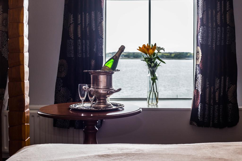 Commodore Hotel Cobh Exterior foto